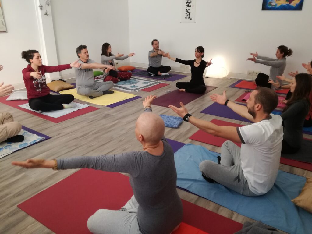 yoga hatha flow vinyasa insegnante roma acilia 